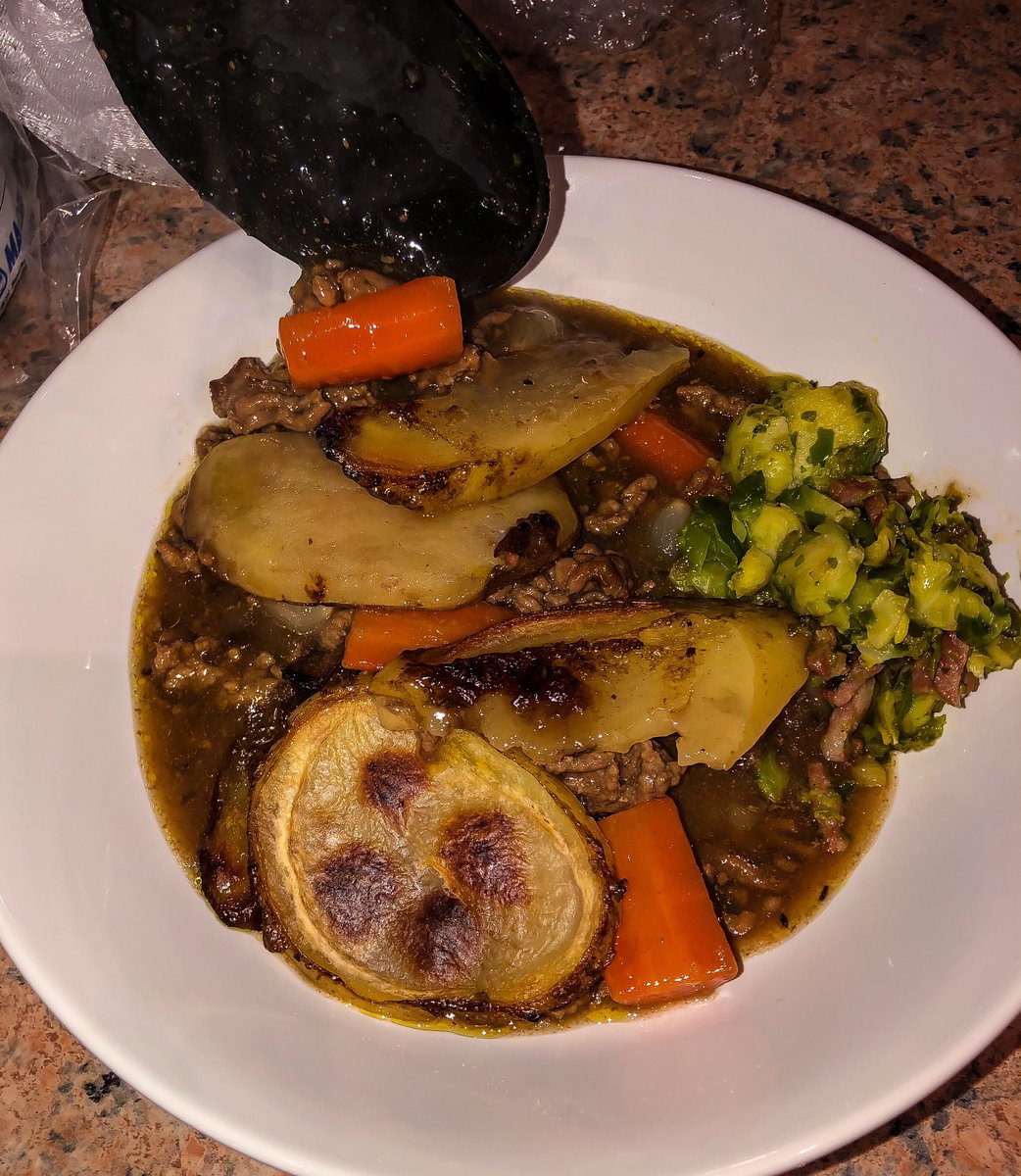 jamie_a1112's tweet image. Plowing my way through new recipe book. Thank you for keeping me productive during lockdown. What you think @jamieoliver ? 🍽
#KeepCookingFamilyFavourites #getinthekitchen #UKlockdown 

- Thai green steak &amp;amp; aubergine 
- Sausage casserole
- Mexican meatloaf
- Guinness hotpot