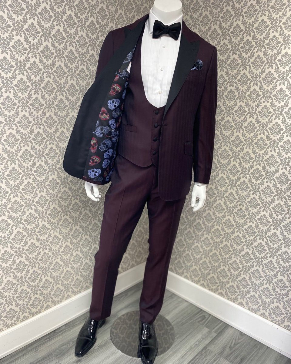 Sometimes you just need to own the room. Try it sometime, it's fun! 
#MannequinMonday