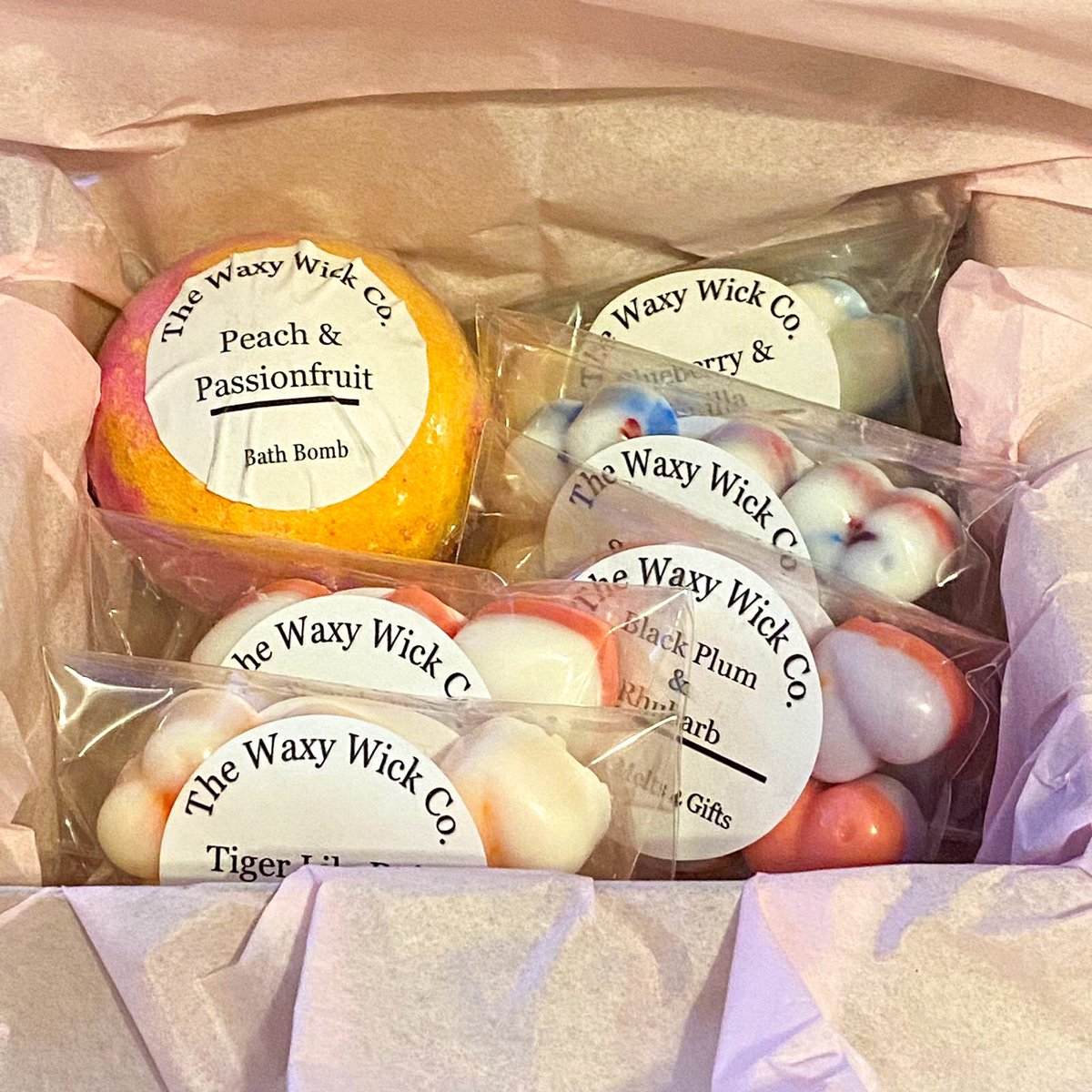TheWaxyWickCo's tweet photo. Mother’s Day gift sets now available online

https://t.co/8jxJxVv7vH
#mothersday #mothersdaygifts #mothersdaygiftideas #bathbombs #waxmelts #pillowmist https://t.co/0CZKvsFKX2