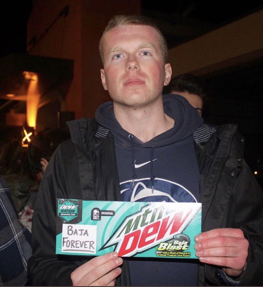 RealCGriff's tweet photo. A year ago today๐ #RIPTacoBell https://t.co/VayBdcGjHj