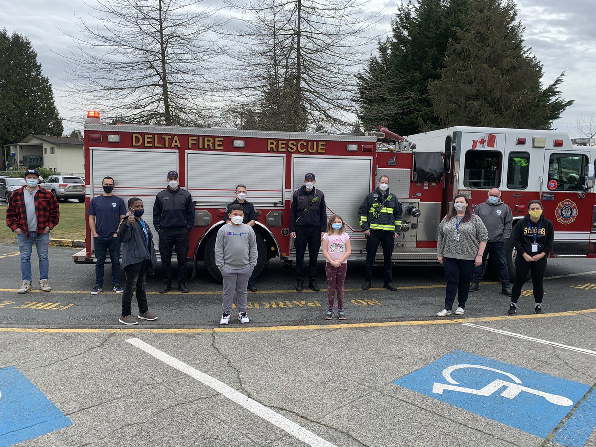 ChalmersElem's tweet photo. Chalmers had a special visit today from our local firefighters. Thank you, Delta Fire Department for the generous food delivery!🐝 @deltasd37 https://t.co/ikrh8VjcGx