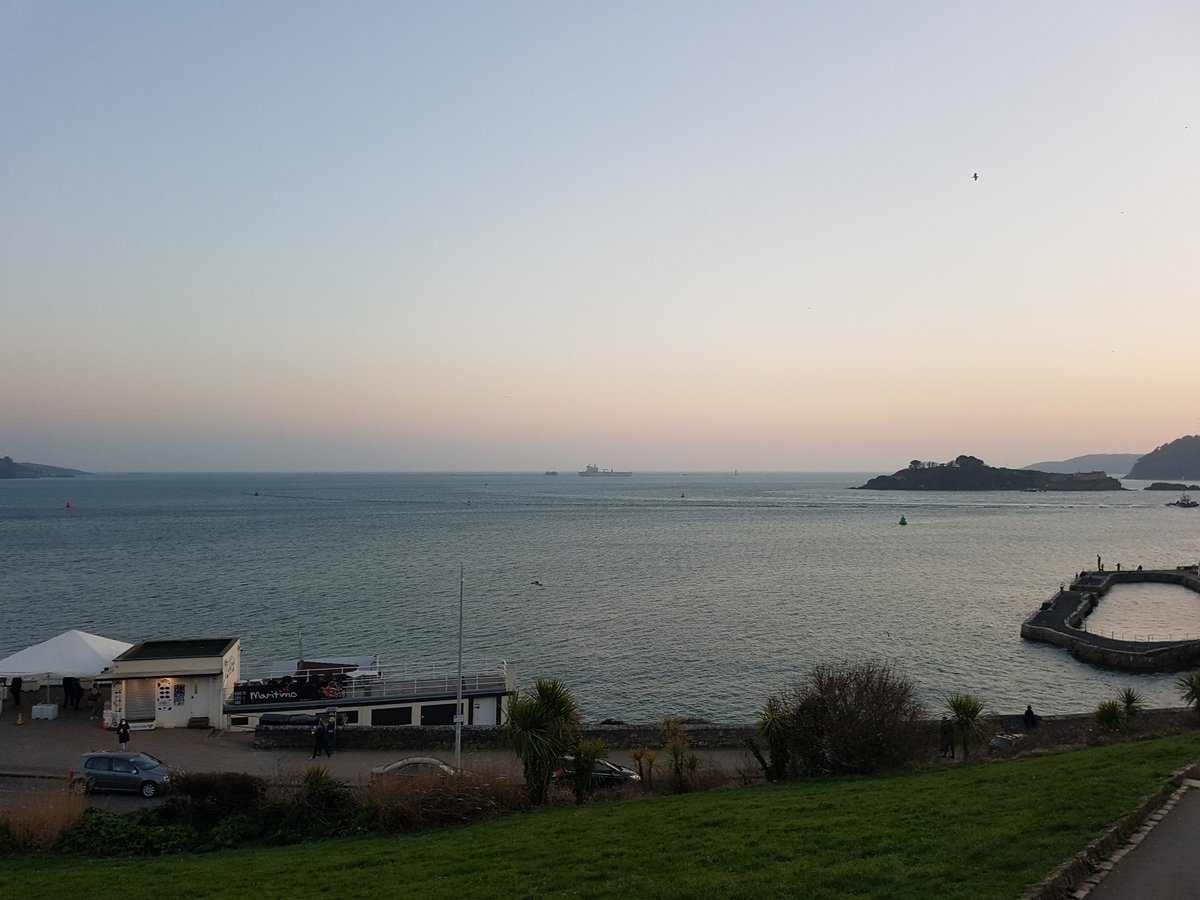 LucieGarland's tweet photo. #todayisaw a calm dusk at the start of Spring https://t.co/lOOKPn0rZH