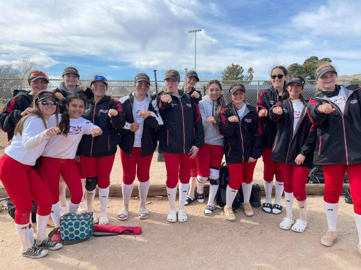 Furysoftball's tweet photo. Better late then never.. our 16u team, coached by Tony Romano, won the Valentine's Day Bash in Lancaster. Way to go, ladies!!! https://t.co/3EsoCJXd2M