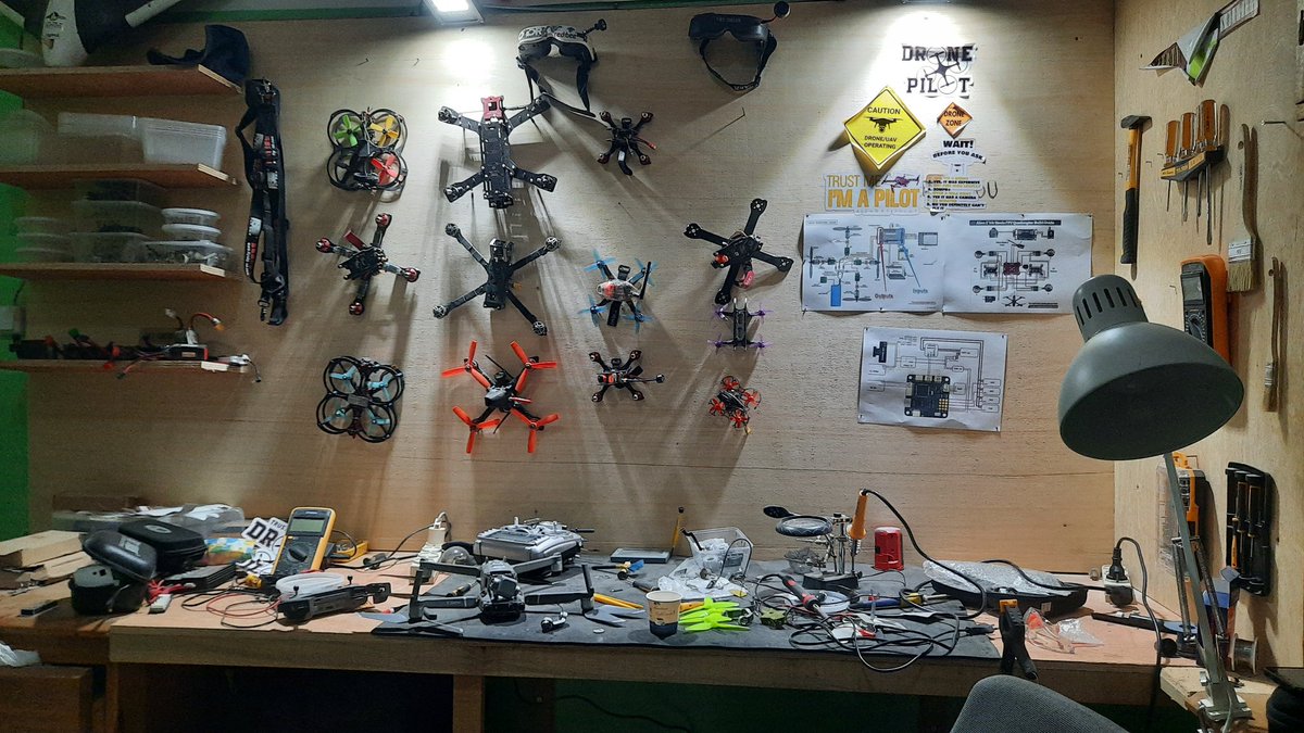 diallo_mm's tweet photo. Une journée chez le Master, Pèerrre des drones 🤩 @wadediop , son Lab est juste magnifique 👌🏾
Et je repars avec un kit 😁 thank U 🙏🏾
Go visiter si vous passez à Mbour 😉
#drone #tech221 #make #diy #flight
#fablab #sendronelab #Lab_S
#kebetu https://t.co/HYfYVEmbL2