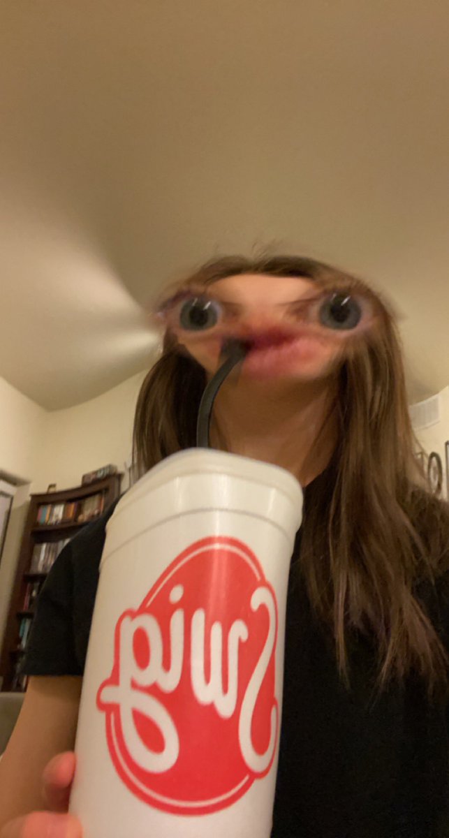 HannahWoolley1's tweet photo. When the drink is perfectly crisp #freeswig @Swignsweets https://t.co/sfQ9EsOPne