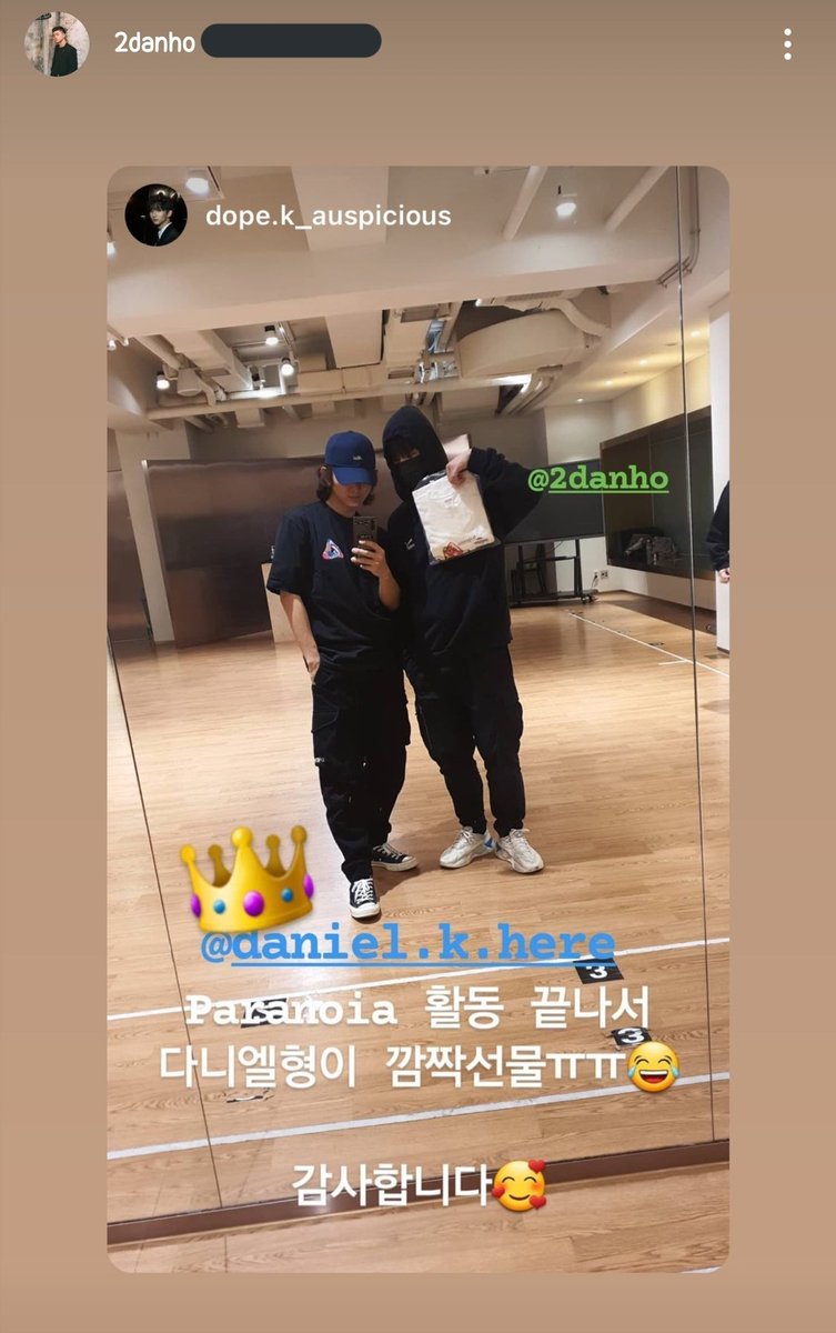 polaris__D's tweet photo. 앗 다니엘형?
멈무랑 잔망떨던 그 단발머리 횽님?
횽님 아니구 동생이셨...😅💦 쏴리~♡
저두 다니엘 형이라 부르고 싶다요 💧
#ThanksToDaniel
#ThanksToParanoia
#ThanksToTeamDaniel
참 따뜻해 횽님 다녤❤ 동생 다녤❤ https://t.co/p2FPxHO4ly
