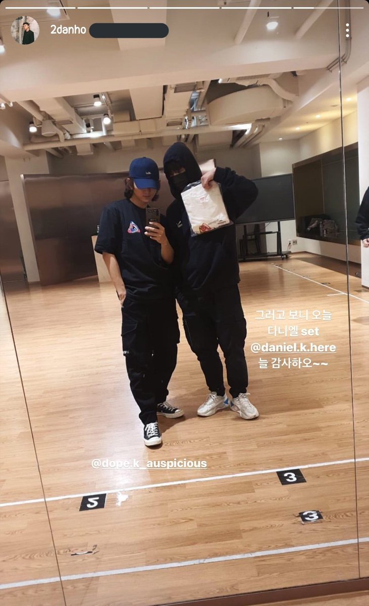 polaris__D's tweet photo. 앗 다니엘형?
멈무랑 잔망떨던 그 단발머리 횽님?
횽님 아니구 동생이셨...😅💦 쏴리~♡
저두 다니엘 형이라 부르고 싶다요 💧
#ThanksToDaniel
#ThanksToParanoia
#ThanksToTeamDaniel
참 따뜻해 횽님 다녤❤ 동생 다녤❤ https://t.co/p2FPxHO4ly