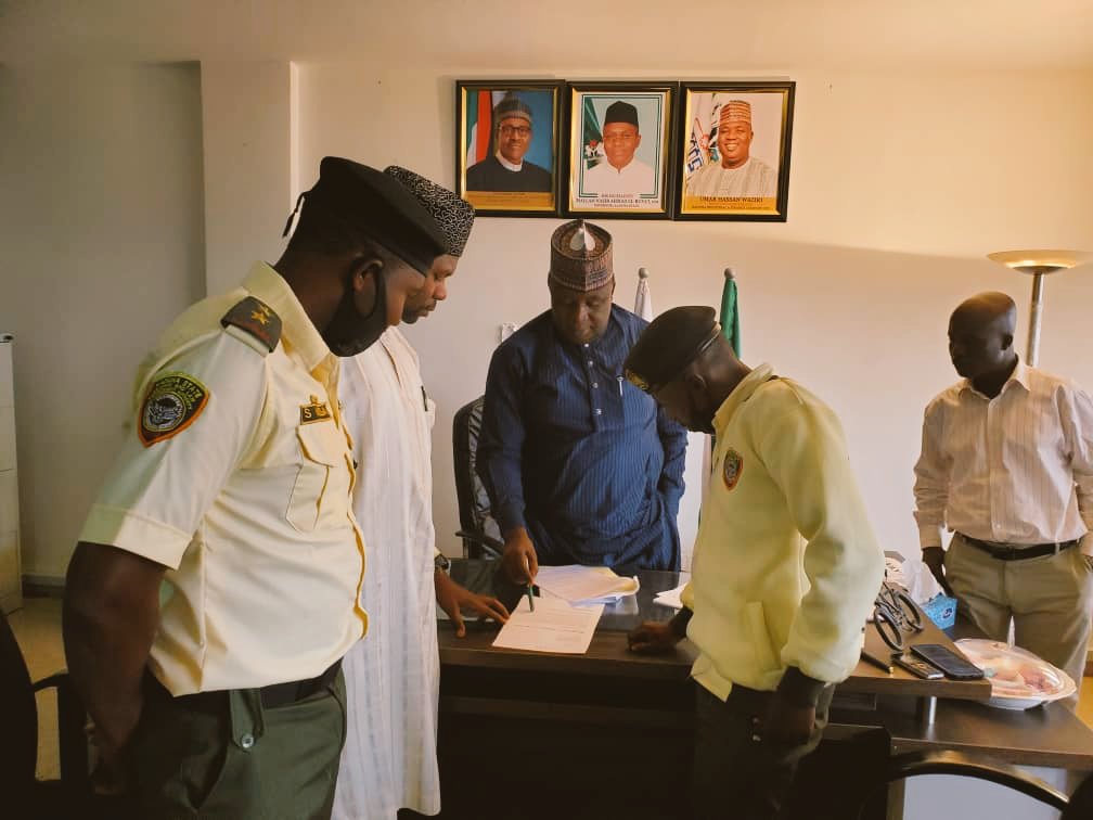 kifcmuky's tweet photo. Earlier today, the MD of KIFC, @Mumar held a meeting with some staff of @KASTLEA1 from the Training Department to discuss how orientation exercise would be conducted seamlessly for the drivers, in preparation for the soon- to-be launched Taxi Leasing Scheme in the state. https://t.co/C72VY3PFqv