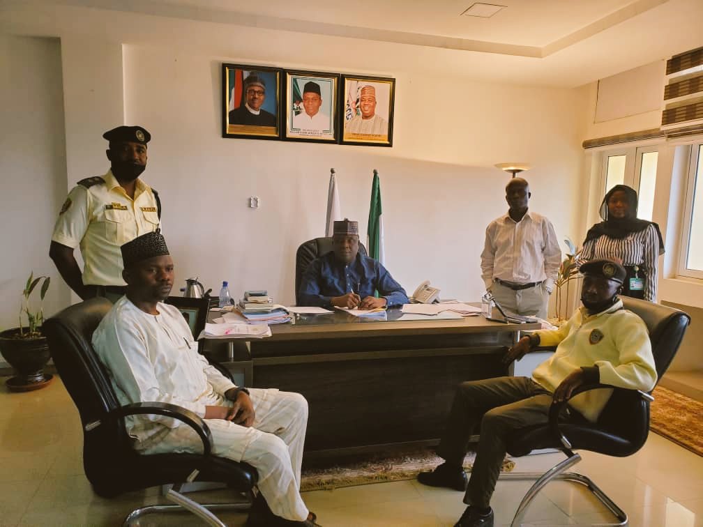 kifcmuky's tweet photo. Earlier today, the MD of KIFC, @Mumar held a meeting with some staff of @KASTLEA1 from the Training Department to discuss how orientation exercise would be conducted seamlessly for the drivers, in preparation for the soon- to-be launched Taxi Leasing Scheme in the state. https://t.co/C72VY3PFqv