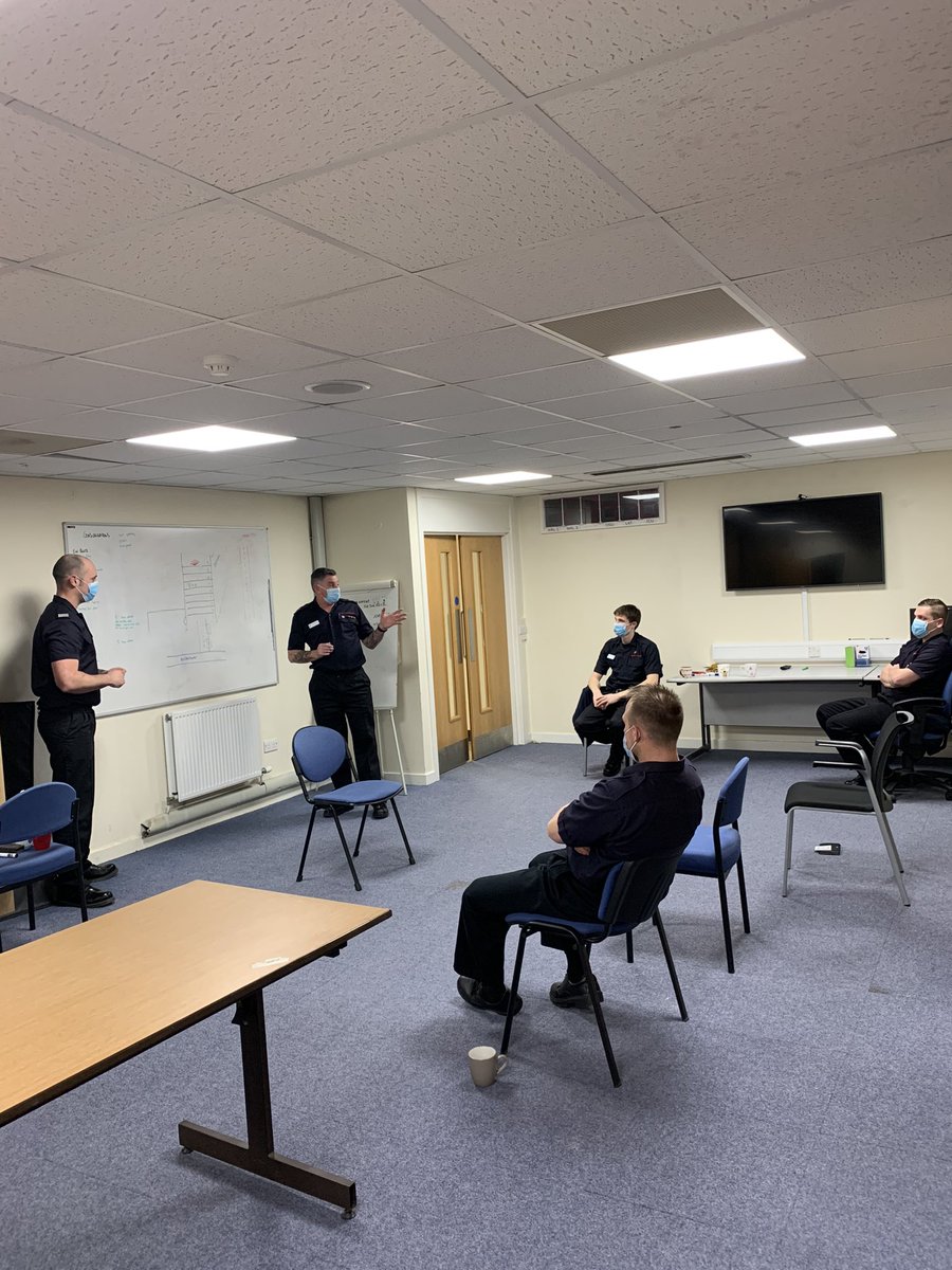 BognorFire's tweet photo. Blue Watch and RDS participating in a high rise procedure lecture tonight π₯#OnCallFireWeek https://t.co/oTAZCfYblD