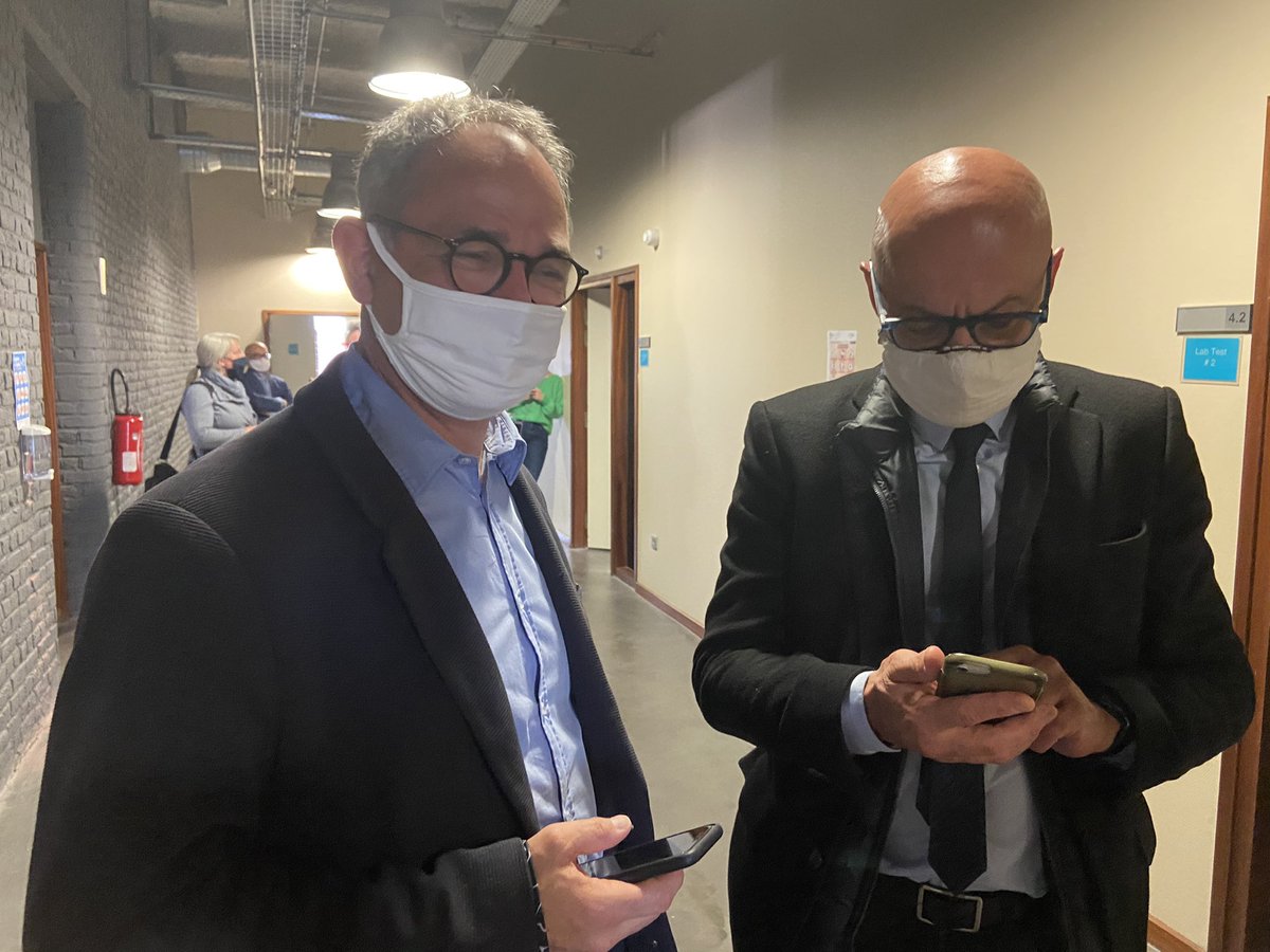 StefBarbez's tweet image. [Coulisses] Quand tu réalises une petite formation twitter impromptue de 2 directeurs d’unité ... Je compte sur vous @YannCoello et Olivier Colot pour montrer l’excellence de vos unités de recherche #SCALab #CRIStAL