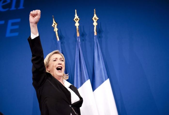 FistulinM's tweet photo. Bravo @MLP_officiel pour faire porter notre mouvement philosofist jusqu'au parlement européen ! Un pour tous, pour tous un poing !
#MarineLePen #fistfights #Enfinrepresente #Macronpetitanus #Brigitteensueur https://t.co/OhiXdecYTX