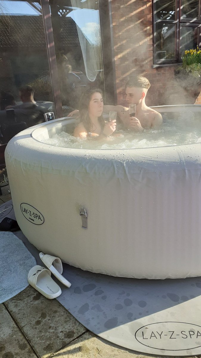 HdhTubs's tweet photo. Great to have one of our luxury hot tubs out this weekend What glorious weather! The additional lighting package really finished it off
#hottubhire #hottub #luxurylifestyle #luxuryliving #luxuryhottub #spa #spaathome #spadayathome #spaday #gardenhire #gardenevents #gardenparty https://t.co/iBdtipuCvr