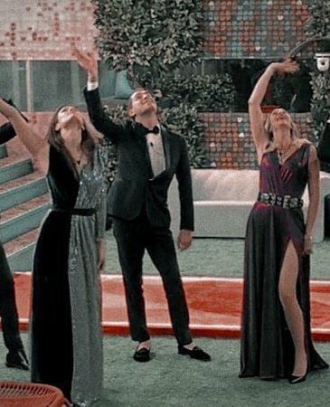 Kaltagirone21's tweet photo. SE QUESTO NON È IL PODIO DO FUOCO A CINECITTÀ
#GFVIP #mellos #tzvip #zormello #zorzando https://t.co/Gyc2xwdr61