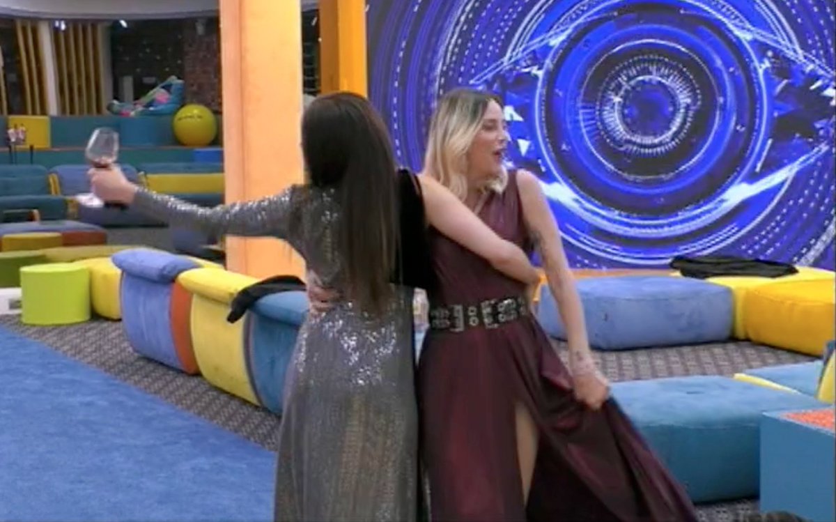 Kaltagirone21's tweet photo. SE QUESTO NON È IL PODIO DO FUOCO A CINECITTÀ
#GFVIP #mellos #tzvip #zormello #zorzando https://t.co/Gyc2xwdr61