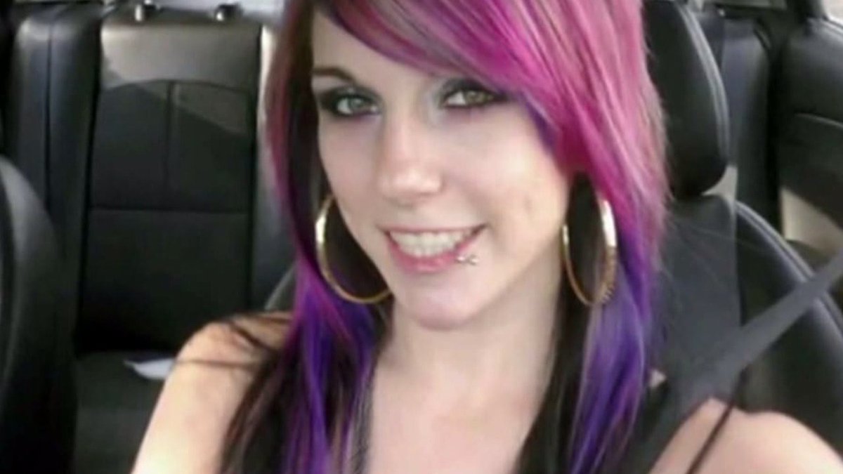 CemeteryRowPod's tweet image. Episode 3: #Mississippi Mysteries is out now!
Photos from the show: 
1 - Sheena's story: Frenchman's Grave
2 - Hannah's story: Jaren Lockhart
3 &amp;amp; 4 - Lori's story: Lady in Red and Fisk Caskets
#truecrime #podcast