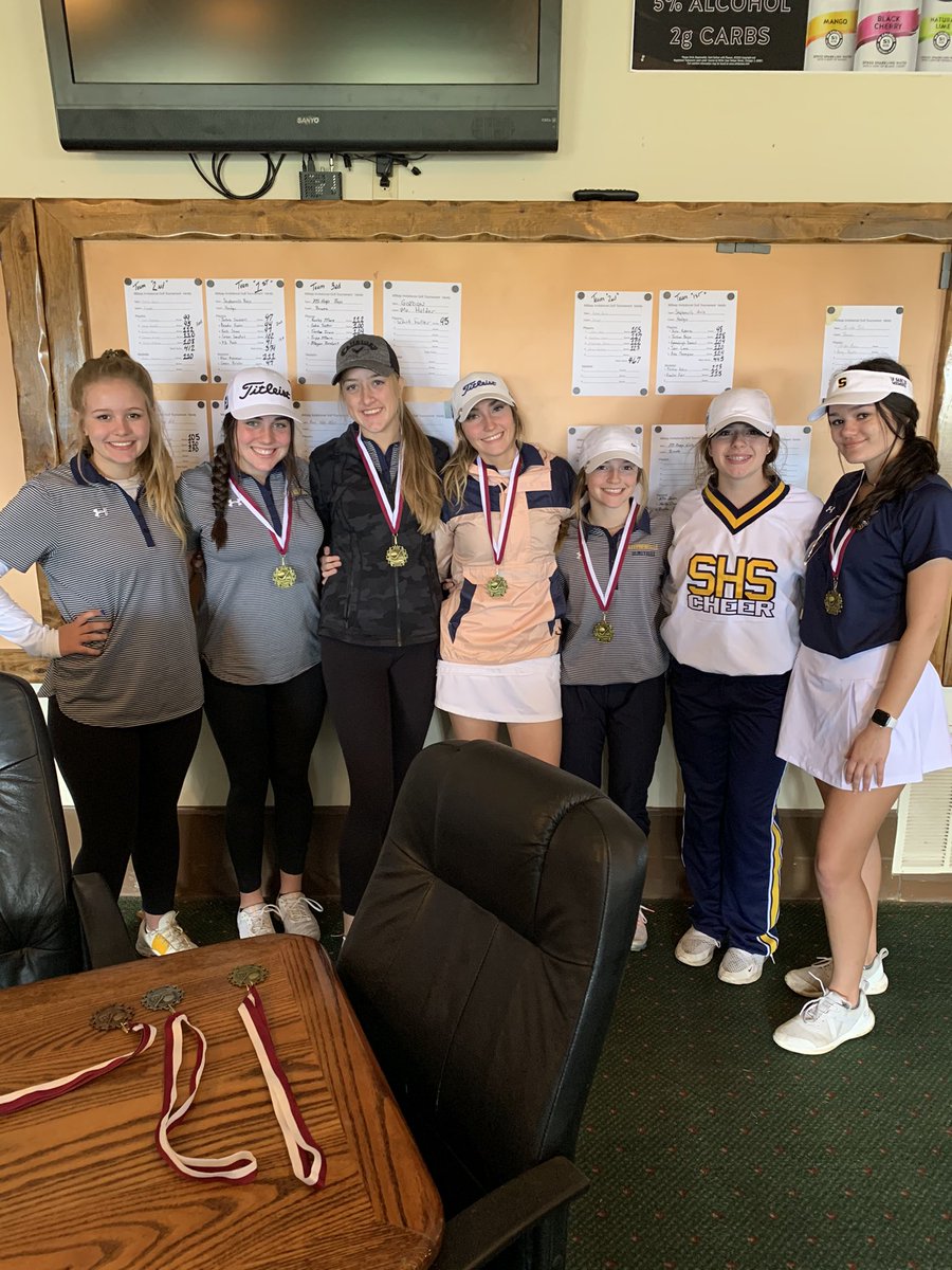 svillegolf's tweet photo. @svillegolf Bees and Jackets win the Bulldog Open today! @kyliejewel13 won the girls side, PD Peak won the boys side and Braden Fowler placed 2nd! https://t.co/SXhNokFOan