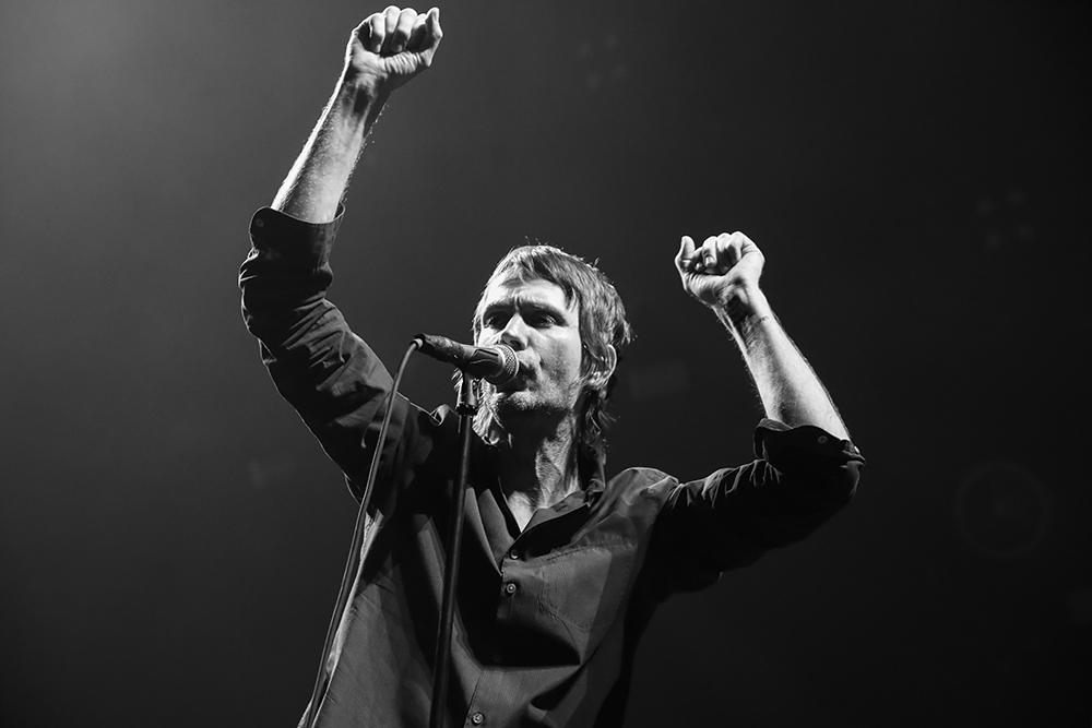 pancakesnwhisky's tweet photo. In our latest interview, @AngellJeff describes the “sustained ecstasy” of recording new @WalkingPapers1 album #TheLightBelow, working with @STPBand’s #DeanDeLeo & more: https://t.co/yOiU5yCdDS @CarryOn_Music #WalkingPapers #JeffAngell #BenjaminAnderson #WillAndrews #GregorLothian https://t.co/LASgpbuaXB