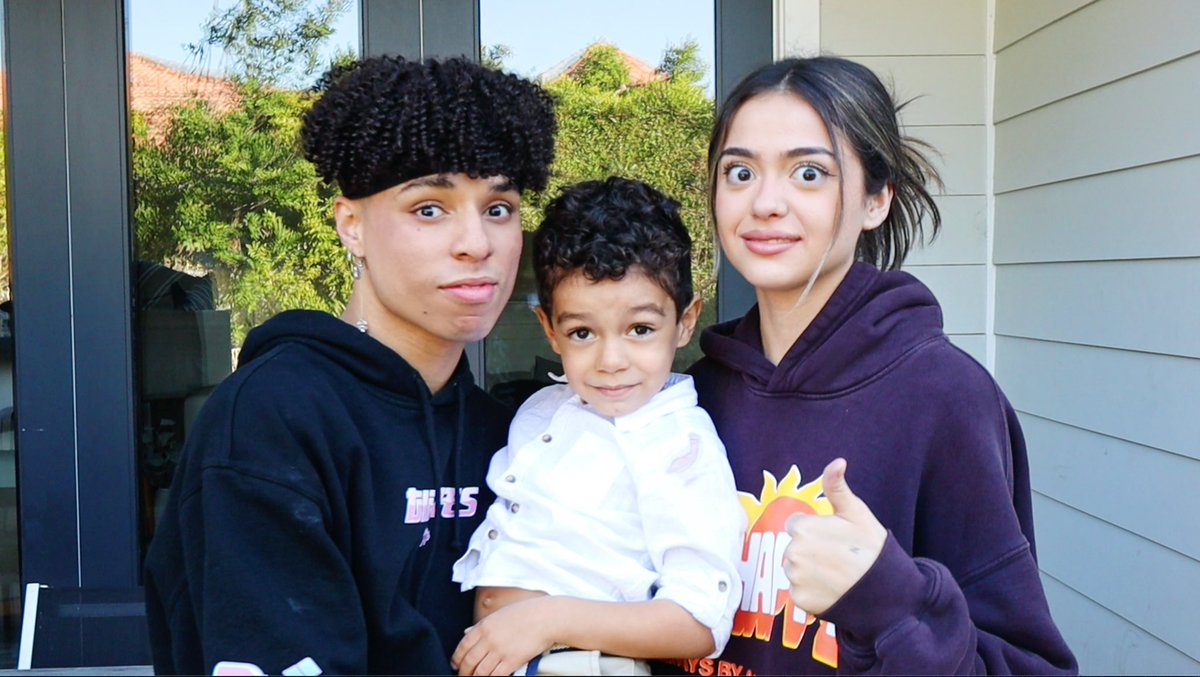 larray's tweet image. me &amp;amp; girlfriend became parents

youtu.be/LGQVL1bu9Ts