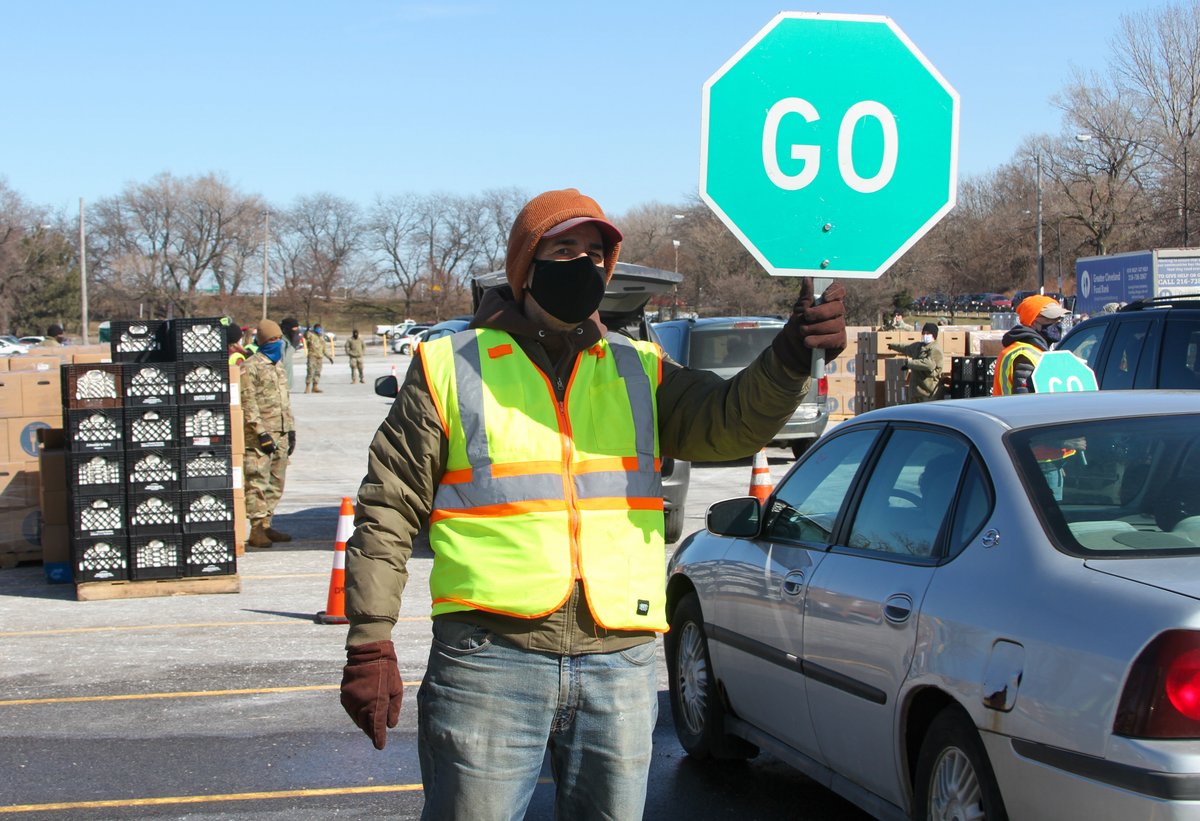 CleFoodBank's tweet photo. Looking for a way to give back to your community this week?🤔
 
Well, look no further (we've got you covered!).😄

We're in need of volunteers to join us at this week’s drive-thru distribution at the @CityofCleveland Muni Lot. Register to volunteer here: https://t.co/VafcpfDZLp https://t.co/9avQM8DJCT