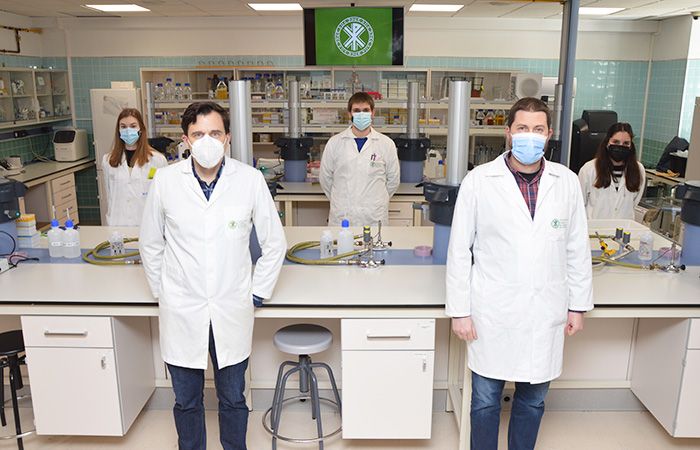 UCV_svm's tweet photo. El Laboratorio de Biomateriales y Bioingeniería del #CITSAM de la UCV centro de referencia internacional en el estudio y desarrollo de dispositivos anti #COVID19 https://t.co/zCiKp8pRGH https://t.co/RRlG0zFbzA