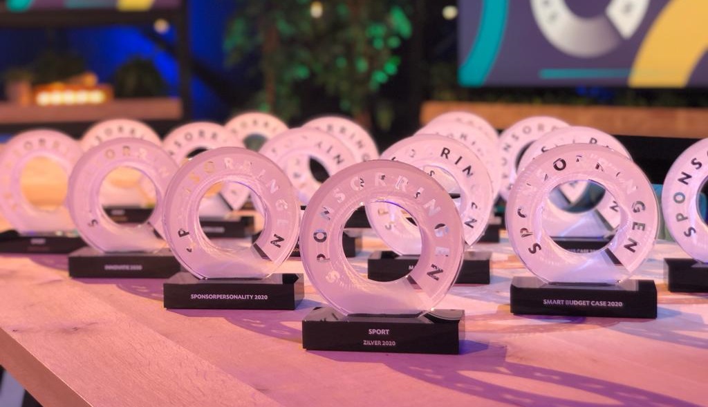Alle winnaars van een #SponsorRing en alle eervolle vermeldingen gefeliciteerd. sponsorreport.nl/awardsdroompar…. <a href="/DroomParken_nws/">EuroParcs vakantieparken</a>, <a href="/NN_Group/">NN Group</a>, <a href="/KiKa8118/">Stichting Kinderen Kankervrij</a>, <a href="/PhilipsNL/">Philips Nederland</a>, <a href="/Rijksmuseum/">Rijksmuseum</a>, <a href="/PSV/">PSV</a>, <a href="/Brainport_ehv/">BRAINPORT EHV</a>, <a href="/Rabobank/">Rabobank</a>, <a href="/ING_news/">ING</a>, <a href="/Feyenoord/">Feyenoord Rotterdam</a>, <a href="/unive/">Univé</a>, <a href="/Kinderfonds/">Ronald McDonald Kinderfonds</a>, <a href="/SportsGen_NL/">SportsGen</a>, <a href="/FirstDay_Spring/">First Day of Spring</a>