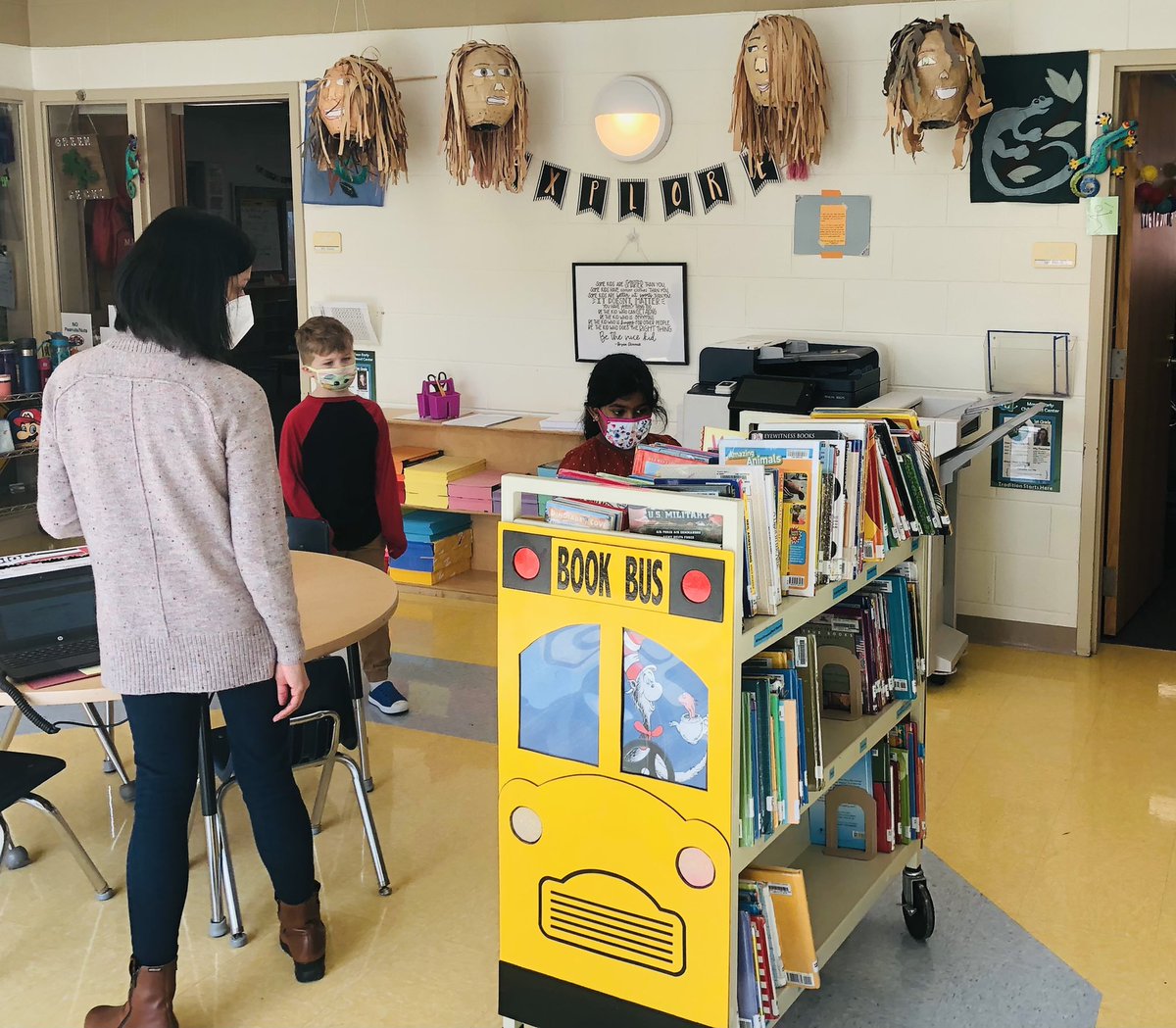 MrBarnett_MECC's tweet photo. 1 #MECCtacular 💚 way 2 promote being a reader 📖 this wk is the work that our #BookBus Team does by going mobile 2 drive excitement 😁 &amp; generate buzz ⚡️ w/ our MECC readers 2 #ReadAcrossMECC ! 
📚 + 🚌 = 🤗
#ReadersUnite 🙌🏽
#BooksInHands 📖🤲🏼 https://t.co/GzocrlmN01