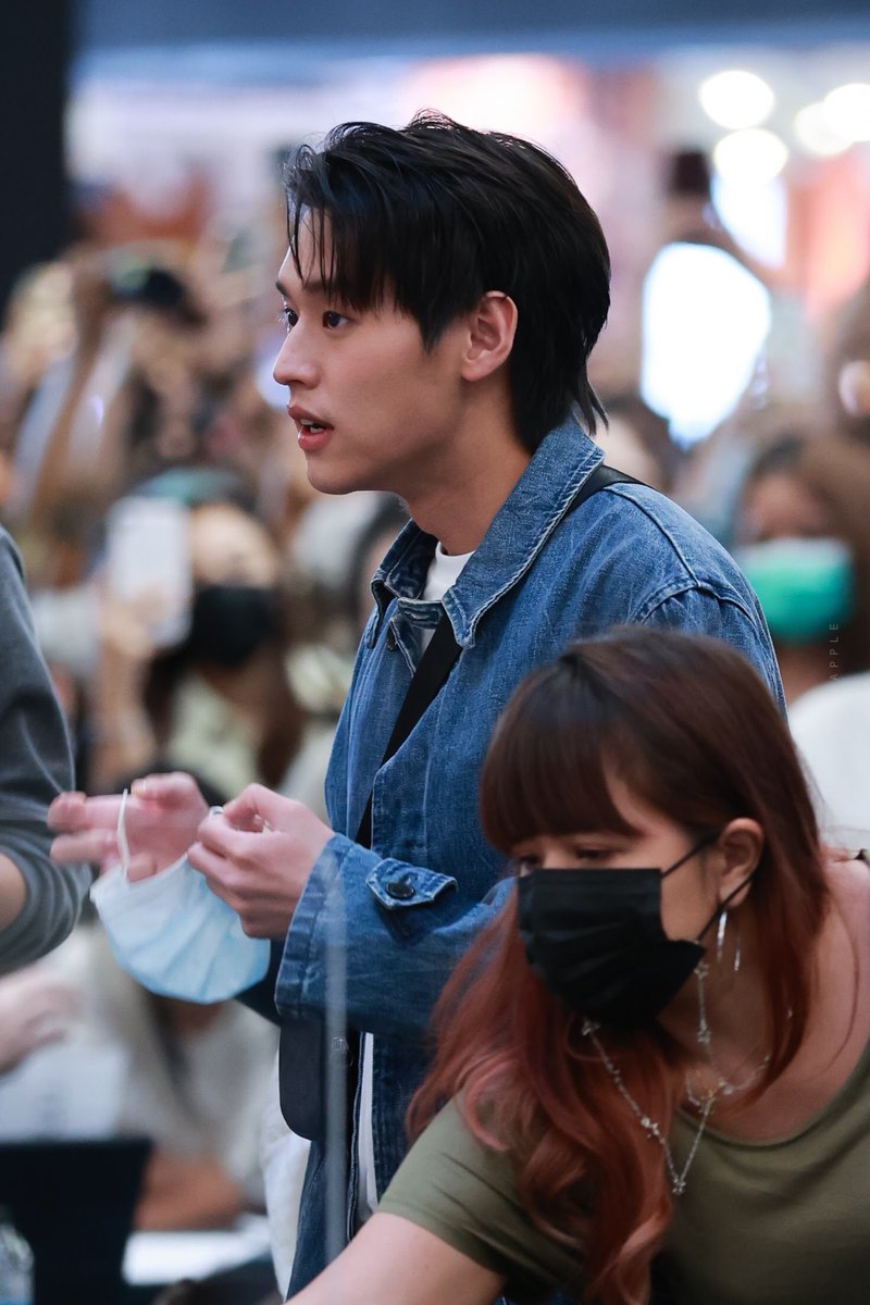 waritsadee's tweet photo. มุเน้ก~~

#BKPPxMintMagTH
#bbillkin 
01•03•21 Siam Center https://t.co/wOblB5lUd8