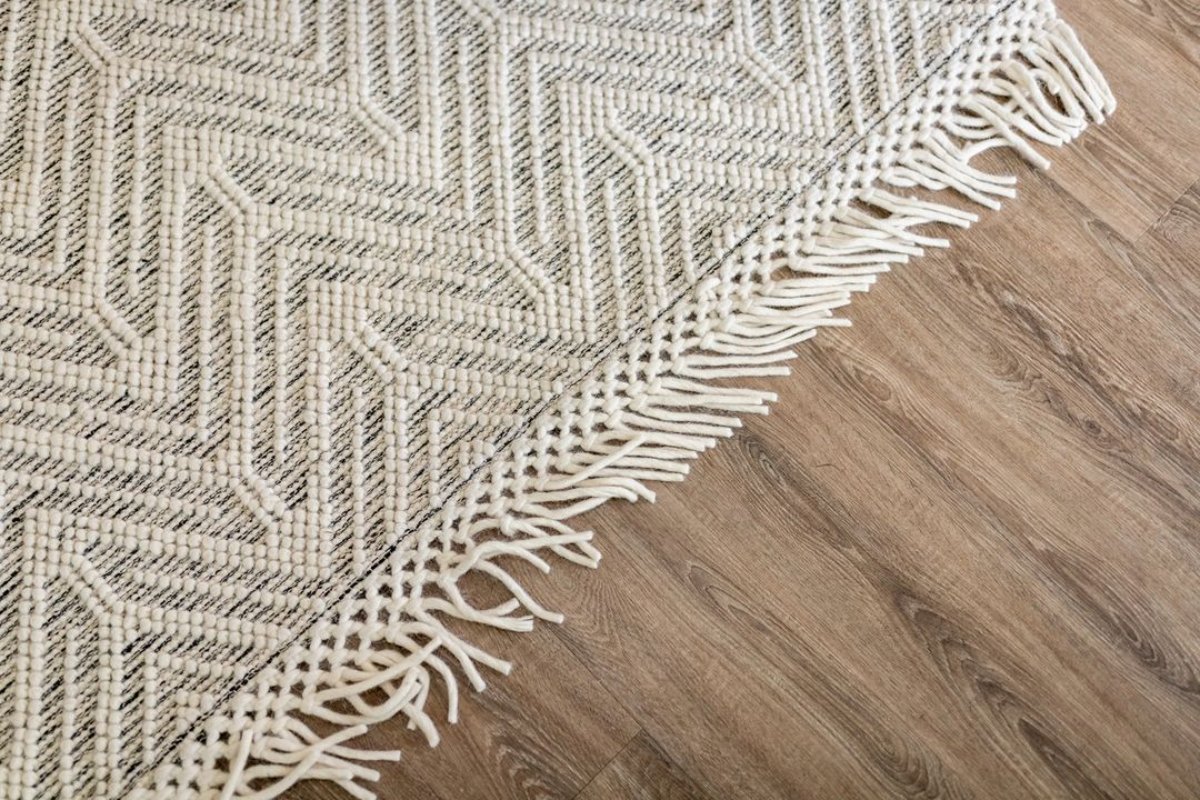 CarlsonFlooring's tweet photo. The way you decorate or remodel your home says a lot about your personality! We'll work together to find your dream match when it comes to flooring or tiling. https://t.co/BjEXYqWVdU