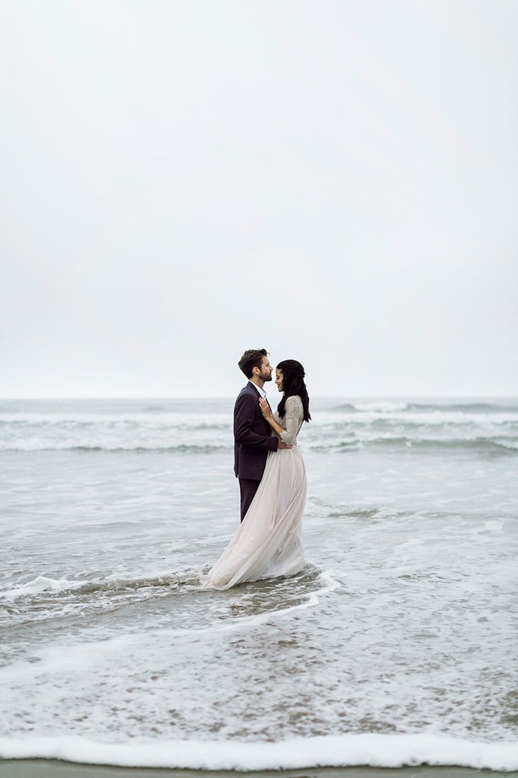 TurnIntoVenus's tweet photo. Holà ! Je recherche un couple pour un shooting inspiration mariage à Brest ou alentours🥰 (inspi en dessous)
Je fournis la robe de mariée (T38-40) ainsi que le voile. 
Photos gratuites contre autorisation de publication😉
.
👉+ d'infos par message https://t.co/oD7t6yr5nQ