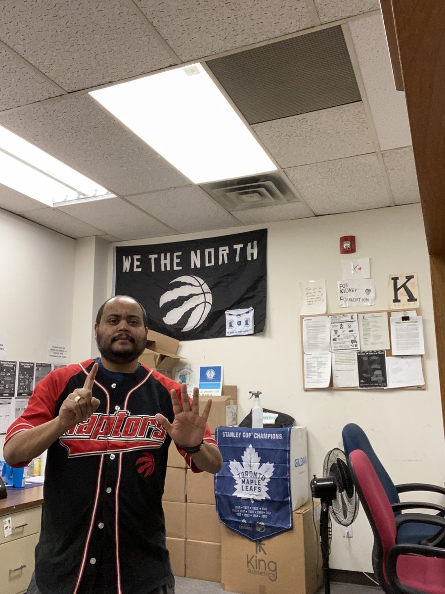 MrTeeDot's tweet photo. It’s that time again to throw up the “6” for the #SixDegreeChallenge for the @kidneyontario @kidneycanada @Kidney_Clothes #toronto great info on https://t.co/y2k7c9MesH https://t.co/ul3HnjaIyM