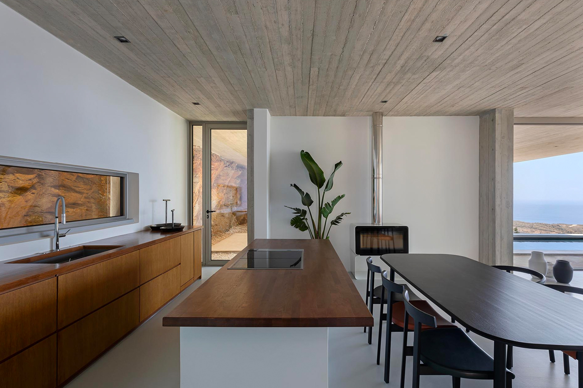 HYPEBEAST's tweet photo. Artside Dallas Architects has unveiled its latest Greek paradise contemporary home. The residence, called The Lap Pool House, is based in Tinos island where the architectural group draws its inspiration from.
Photo: Artside Dallas Architects

Details: https://t.co/D0kIWbTwYm https://t.co/Gz9hi2nwqY