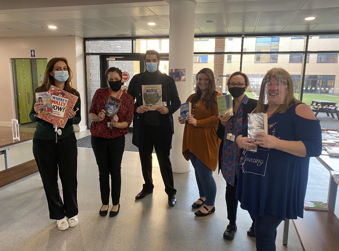 TheChalkHills's tweet photo. Thank you to all of the staff who supported with the book sale today - including our amazing trainees! We have sold hundreds of books throughout the afternoon, and have had several people leave with overflowing arms! #AtChalkWeRead 📖 https://t.co/xB8QTwGbus