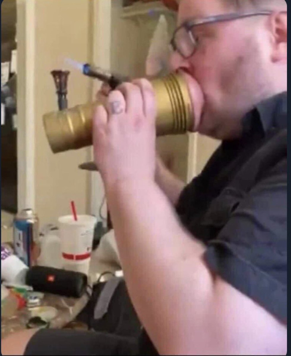 EverythingABong's tweet photo. @Sethrogen Trying to start my own bong company @sethrogen help me out with a rt? I’m sure your fans would enjoy https://t.co/nAKNC5xOZ2