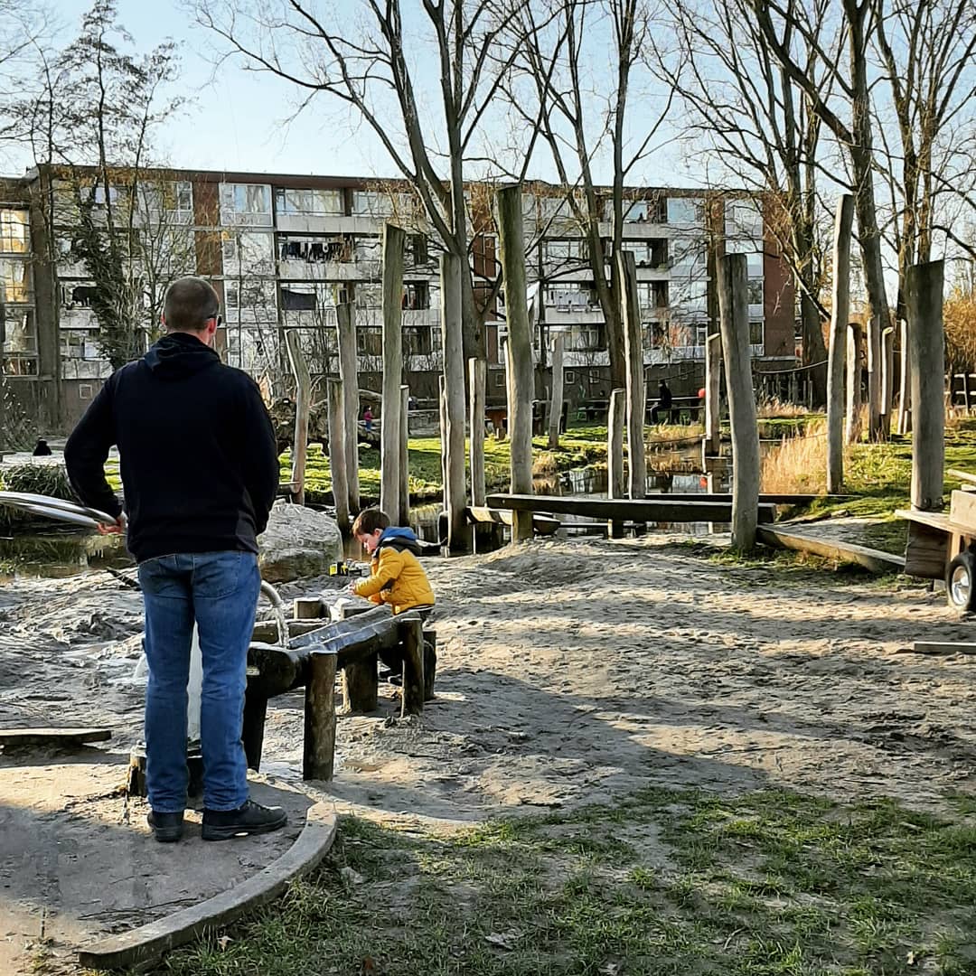 Bureau_RIS's tweet photo. Lente in op #HetEiland!
#natuurspeelplaats #GoudaOost #Oosterwei #voorjaar #natuurlijkspelen https://t.co/TStYqZlnkc
