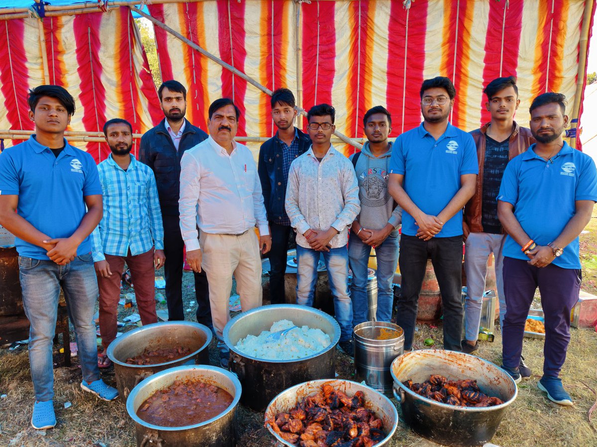 feeding_india's tweet photo. Excess food??
Very thankful to our donor for donating surplus food for 300 people . The cost was approx 1.2lac 
#LoveFoodHateWaste 
@FSSAI_Official food recovery agent

.@DC_Hazaribag .@iprdhzb .@prdjharkhand .@prabhatkhabar .@onlineJSLPS .@jayantsinha .@SwetaAmbasta https://t.co/XCVHdtCq3w