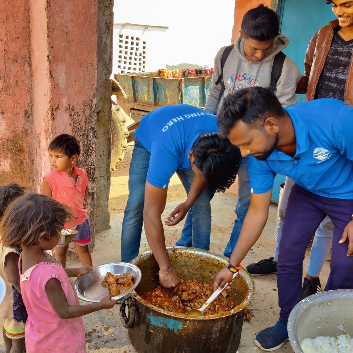 feeding_india's tweet photo. Excess food??
Very thankful to our donor for donating surplus food for 300 people . The cost was approx 1.2lac 
#LoveFoodHateWaste 
@FSSAI_Official food recovery agent

.@DC_Hazaribag .@iprdhzb .@prdjharkhand .@prabhatkhabar .@onlineJSLPS .@jayantsinha .@SwetaAmbasta https://t.co/XCVHdtCq3w