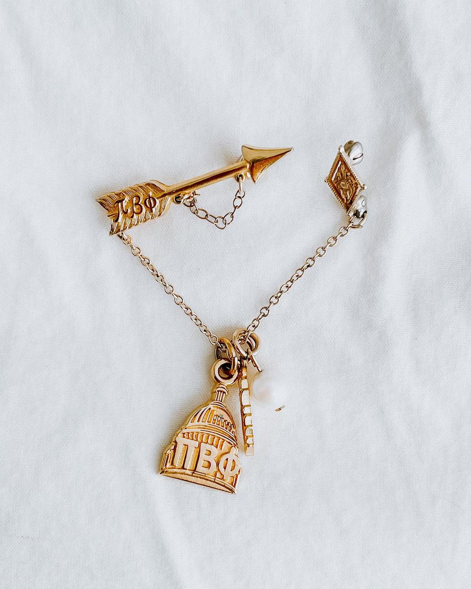 The symbol of sisterhood ties. 
Happy International Badge Day! Show your Pi Phi Pride by using #BadgeDay21 and tagging Pi Beta Phi and the National Panhellenic Conference Inc. #NRCW
📸: <a href="/indypiphialum/">Indy Pi Phi</a>