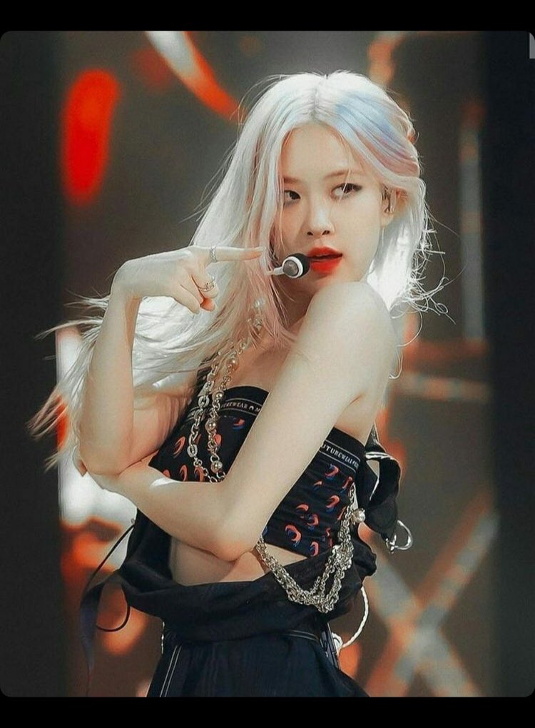golden_voice_rosépark tweet media