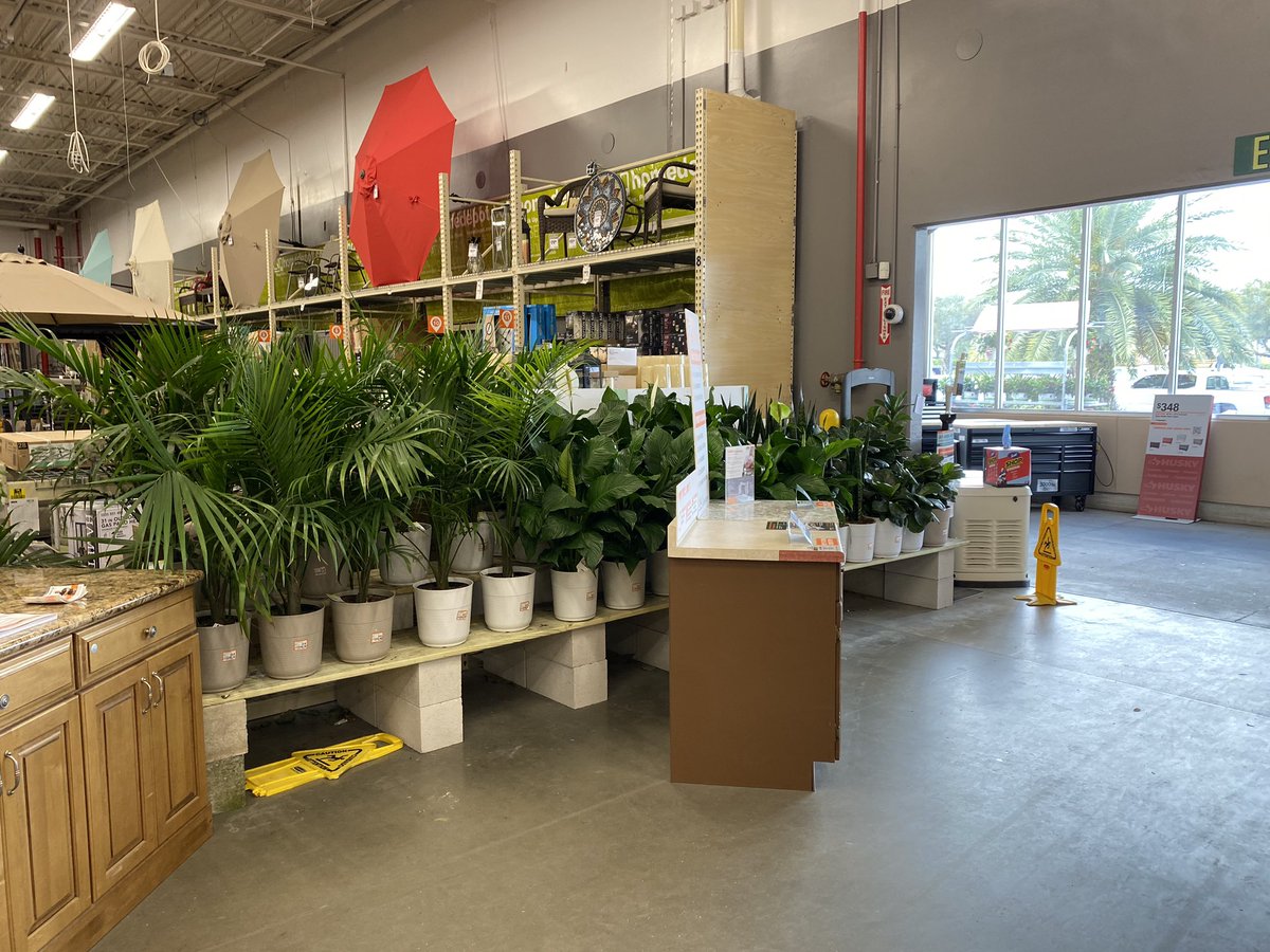 GregWilley4's tweet photo. 8351 Home Depot Palatka Florida The Gardenvision team hard at work keeping the store looking awesome. https://t.co/5C2jv7XhB0