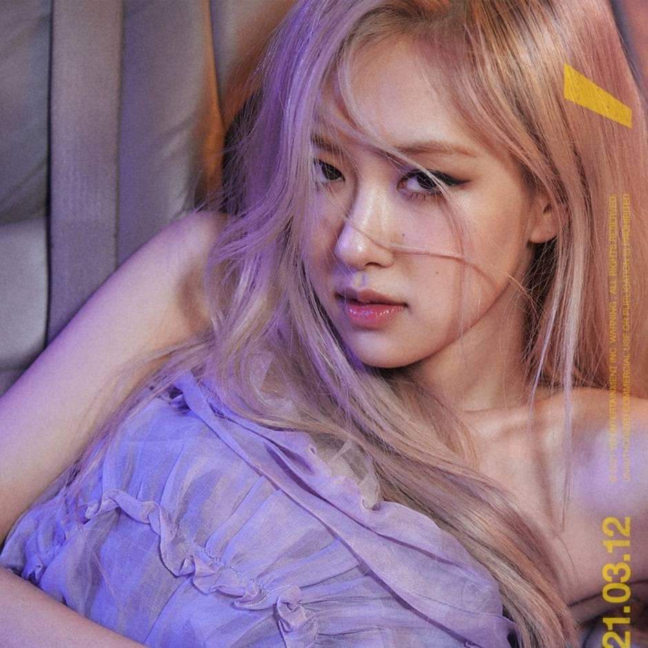 heyharry991's tweet photo. #ROSE
#BLACKPINK
THE 2 MOST POWERFUL SOLO DEBUT IN KPOP HISTORY DO YOU AGREE? 
BLINK GAVE ROSÉ IS A POWERFUL STREAM
ROSÉ SOLO                 JENNIE SOLO https://t.co/jhgPjvppDH