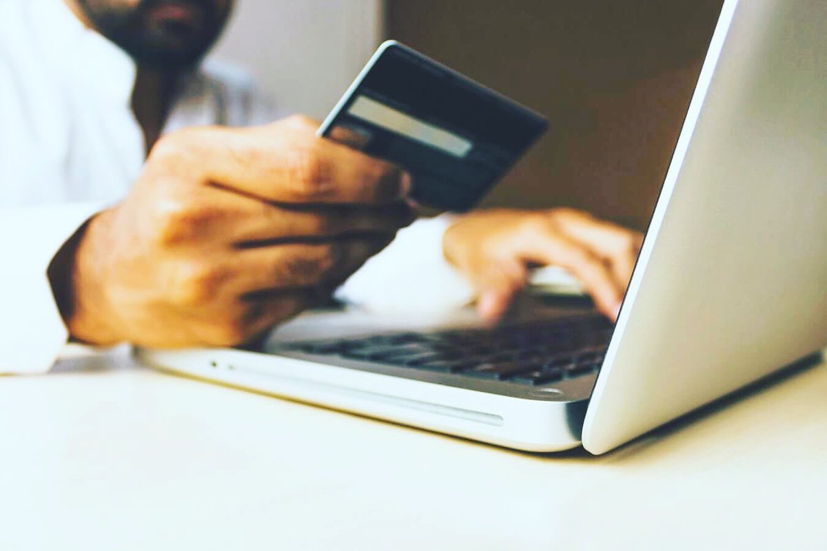 EzzyBooks tweet media