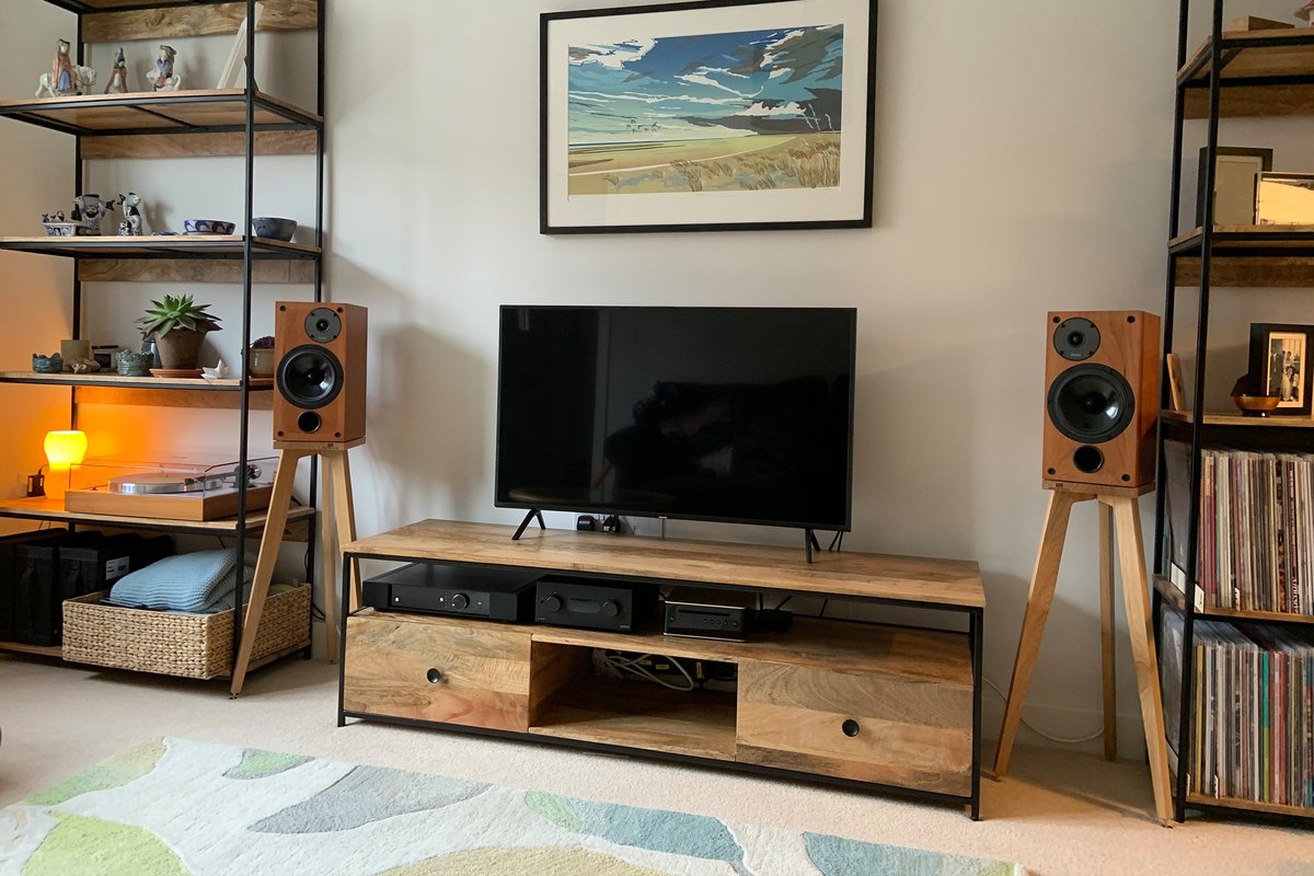 AudiochicAC's tweet photo. "With careful positioning, these stands can really enhance the sound of your speakers. So much so that my wife (the opposite of a HiFi enthusiast!) said that the sound of my system is noticeably better." - Phill K
https://t.co/6oCjo6TBkK
#dailyhifi #hifirack #hifiracks #hifi https://t.co/G4neDcVqqU