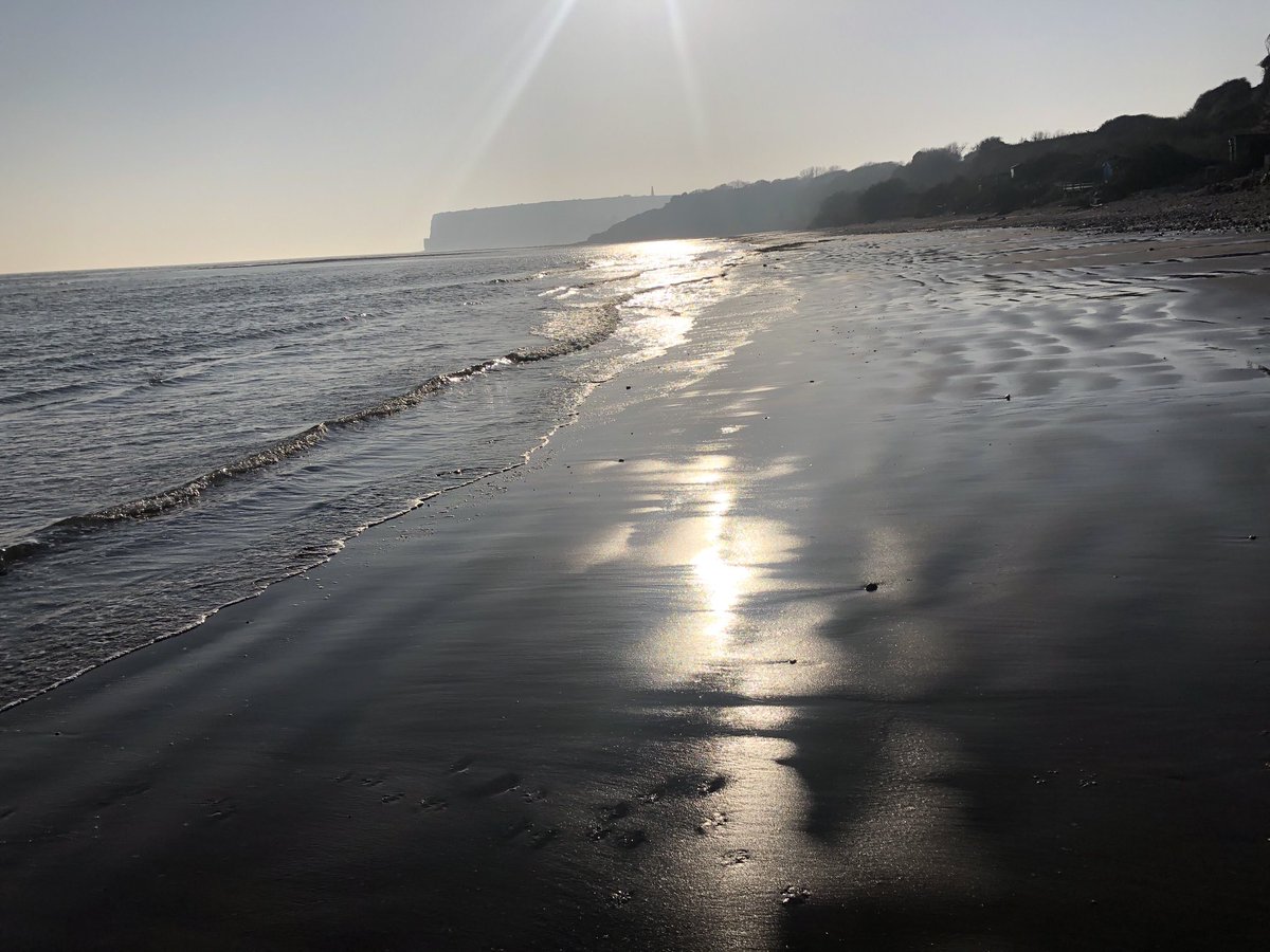 PaulineStirlin3's tweet photo. Rather nice down on our beach this afternoon! @VisitIOW #Forelands #Bembridge #IsleofWight https://t.co/2xlVq2O5vV