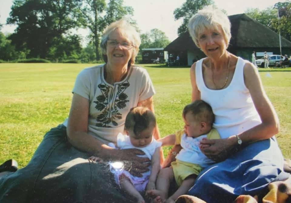 runner_mind's tweet photo. My daughter and her cousin are walking 26 miles on 20th March, in memory of their grandmother who died on 20th Feb.  They will walk this marathon distance visiting all of her local favourite places.  Please donate if you can!
https://t.co/pHfqyfaK7c @alzheimerssoc #memorywalk https://t.co/ejNGguyiJY