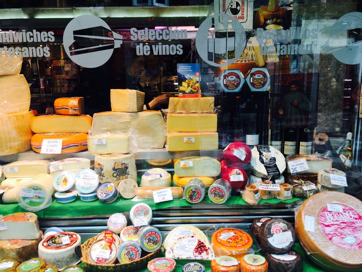 Not to be cheesy…but shopping for groceries in Madrid is the best. 😍 🧀 
#eusainternships #eusamadrid