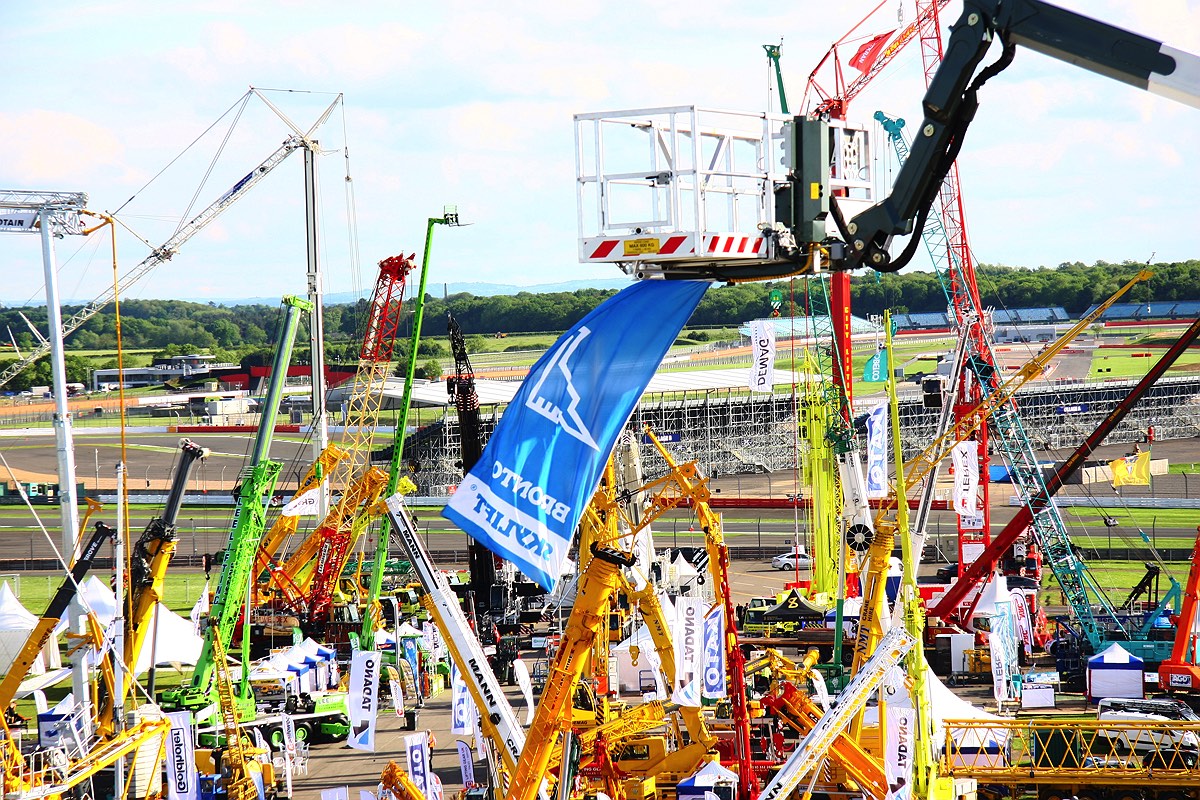 Vertikaldays's tweet photo. We love to look back at old show pictures - here is one from the 2017 show, I can still remember taking it! 

Sign up to visit now: https://t.co/y8d7qsYjwL

#brontoskylift #bronto #ranes #crane #accessplatform #show #machines #equipment #uk https://t.co/dWJhwffiv9