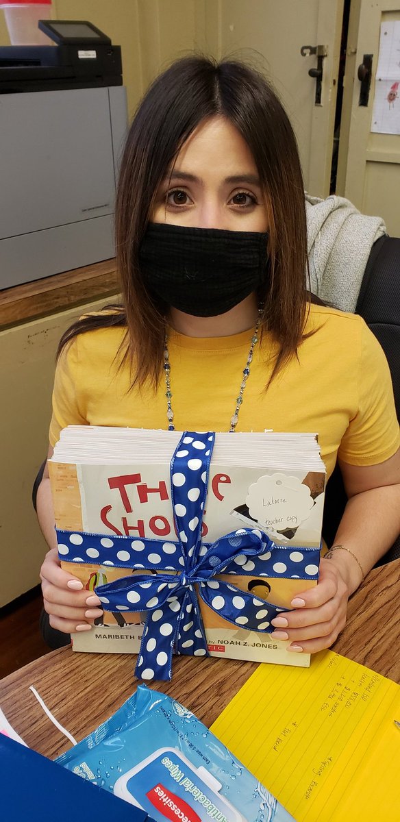 mtgarcia2010's tweet photo. Thank you @BushHoustonLit &amp; @CindyCpuryear for providing this wonderful book to our @MemorialElm scholars.
We are blessed to have this  @HISD_Partners @pto_memorial @LiftMemorial @marisaelam1 @A_Stevenson3 @csanche9kinder https://t.co/JUEsBhJeLJ