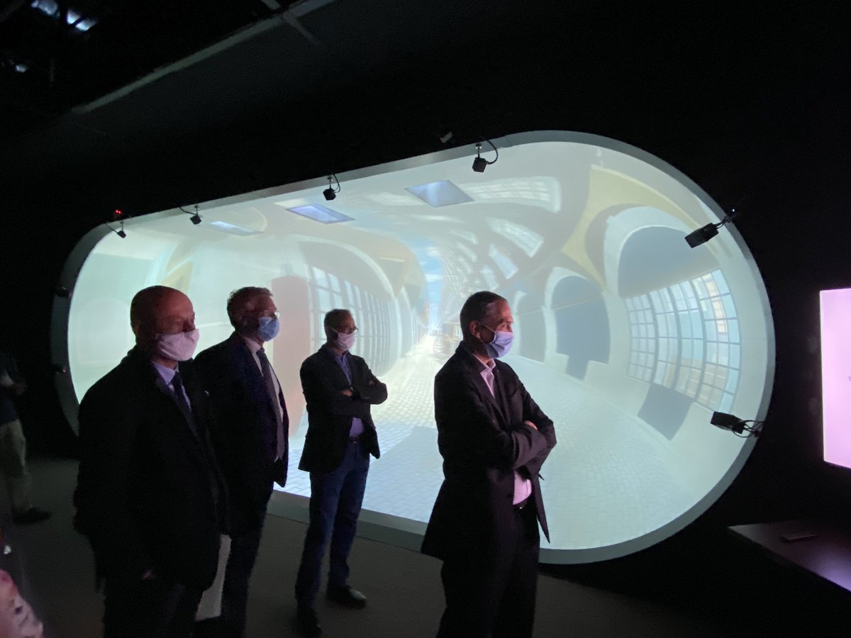 La visite d’<a href="/antoine_petit_/">Antoine Petit</a> se termine par une immersion dans le #TORE - un équipement de réalité virtuelle unique en Europe ! <a href="/FR_SCV/">Sciences et Cultures du Visuel</a> La recherche <a href="/hautsdefrance/">Région Hauts-de-France</a> est vraiment à la pointe de l’innovation #Sciences #Cultures #Visuel