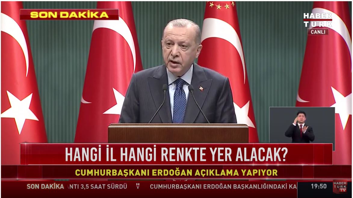 ecapa_aklinizi's tweet photo. Herkes korona tedbirleri açıklaması bekliyor, televizyonlar kjleri yazmış, son dakikaları ekrana vermiş; ama AKP Genel Başkanı siyasi propaganda yapıyor. Bitmedi mağduriyet edebiyatı, bitemedi. https://t.co/h7auTTSG01